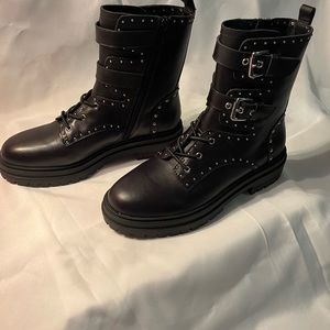 Chelsea& violet boots